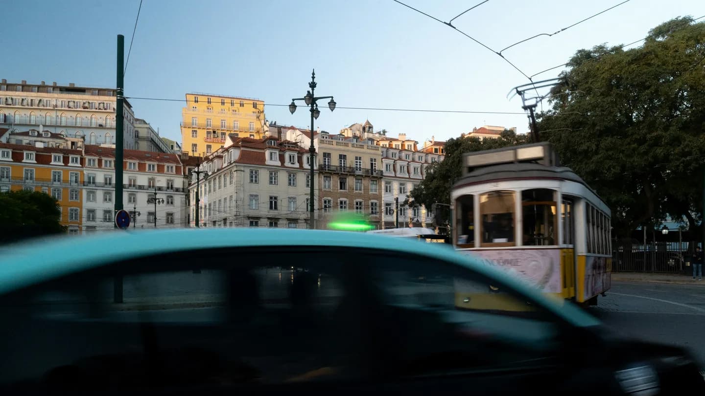 Portugal’s TVDE rules meet the airport handoff